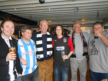 Gareth, Terrier Tim, Histon Mariner Brian	Terrier Col, our President and Ian share a
pre-match fruit juice.